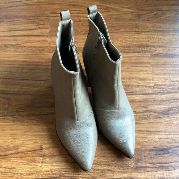 Old Navy pointed toe boots size 10 - Picture 2 of 8